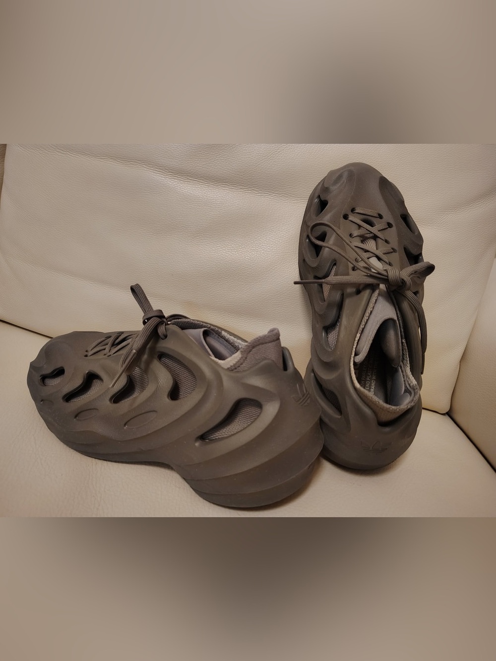 Adidas AdiPLUS Q Grey Black Carbon Casual Sneakers HP6585 Mens Size 7.5 .